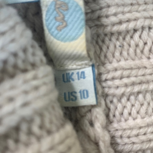 Boden 100% wool oatmeal turtleneck sweater with front pockets size 10 - Picture 4 of 11